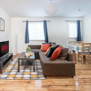 2 Bedroom Flat Near Excel Apartment
