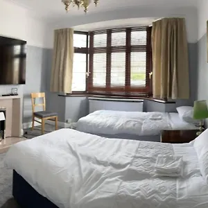 Amazing And Romantic O2 Arena 4 Bedrooms House Free Parking Holiday home